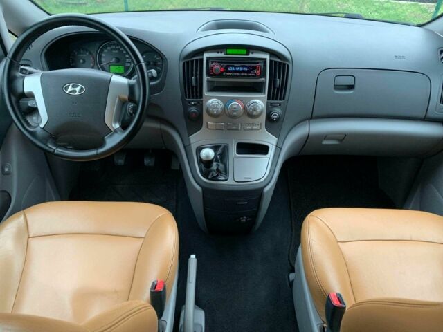 Черный Хендай Н 100, объемом двигателя 2.5 л и пробегом 231 тыс. км за 7100 $, фото 10 на Automoto.ua