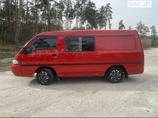 Красный Хендай Н 100, объемом двигателя 2.5 л и пробегом 187 тыс. км за 3000 $, фото 2 на Automoto.ua