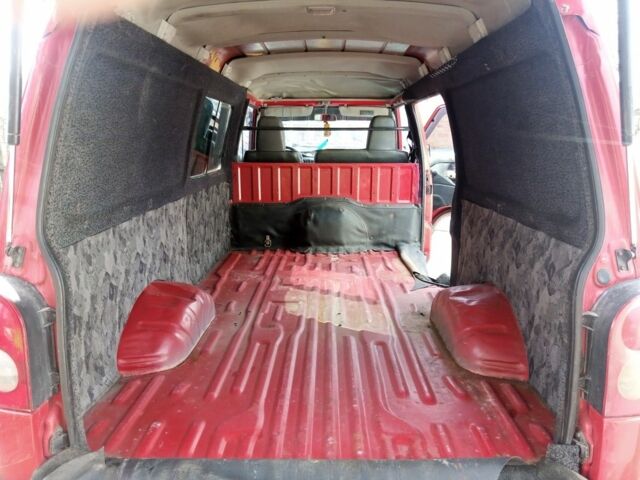 Красный Хендай Н 100, объемом двигателя 2.5 л и пробегом 187 тыс. км за 3000 $, фото 6 на Automoto.ua