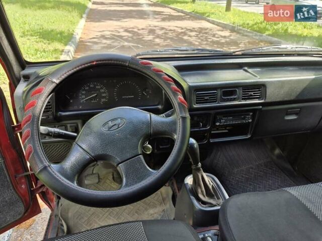Красный Хендай Н 100, объемом двигателя 2.5 л и пробегом 319 тыс. км за 3500 $, фото 23 на Automoto.ua