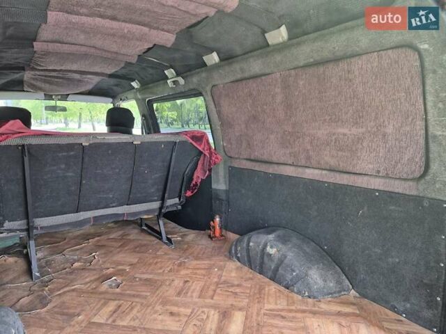 Красный Хендай Н 100, объемом двигателя 2.5 л и пробегом 319 тыс. км за 3500 $, фото 17 на Automoto.ua