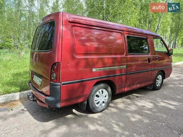 Красный Хендай Н 100, объемом двигателя 2.5 л и пробегом 319 тыс. км за 3500 $, фото 2 на Automoto.ua