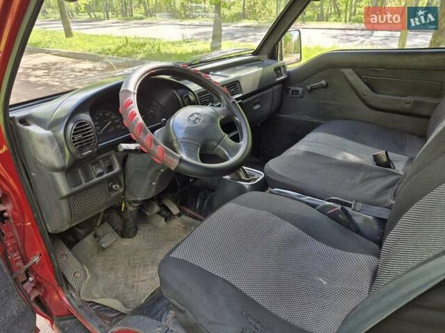 Красный Хендай Н 100, объемом двигателя 2.5 л и пробегом 319 тыс. км за 3500 $, фото 21 на Automoto.ua