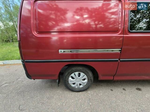 Красный Хендай Н 100, объемом двигателя 2.5 л и пробегом 319 тыс. км за 3500 $, фото 6 на Automoto.ua