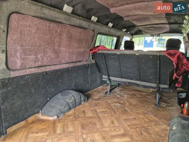 Красный Хендай Н 100, объемом двигателя 2.5 л и пробегом 319 тыс. км за 3500 $, фото 16 на Automoto.ua