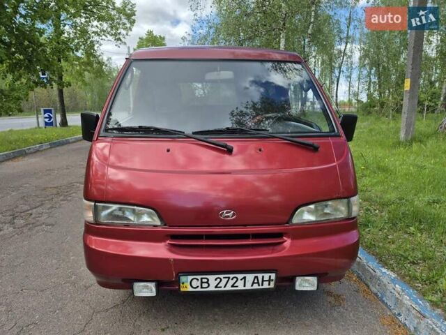 Красный Хендай Н 100, объемом двигателя 2.5 л и пробегом 319 тыс. км за 3500 $, фото 4 на Automoto.ua