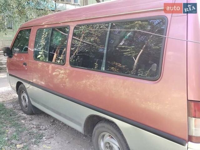Красный Хендай Н 100, объемом двигателя 2.4 л и пробегом 470 тыс. км за 2699 $, фото 3 на Automoto.ua