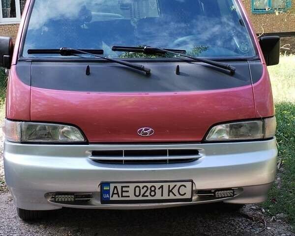 Красный Хендай Н 100, объемом двигателя 2.4 л и пробегом 470 тыс. км за 2699 $, фото 4 на Automoto.ua