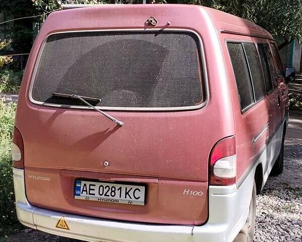 Красный Хендай Н 100, объемом двигателя 2.4 л и пробегом 470 тыс. км за 2699 $, фото 2 на Automoto.ua