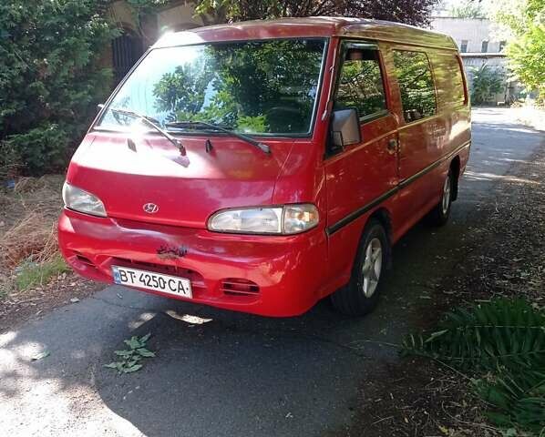 Красный Хендай Н 100, объемом двигателя 2.5 л и пробегом 60 тыс. км за 3300 $, фото 6 на Automoto.ua