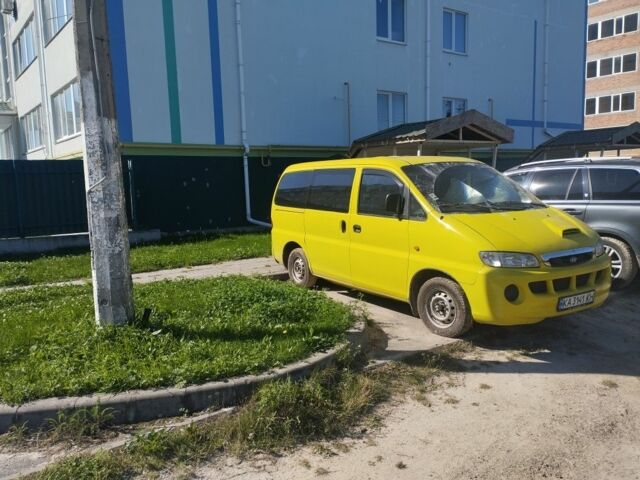 Жовтий Хендай Н 100, об'ємом двигуна 2.5 л та пробігом 362 тис. км за 4100 $, фото 1 на Automoto.ua