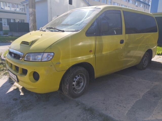 Жовтий Хендай Н 100, об'ємом двигуна 2.5 л та пробігом 362 тис. км за 4100 $, фото 3 на Automoto.ua