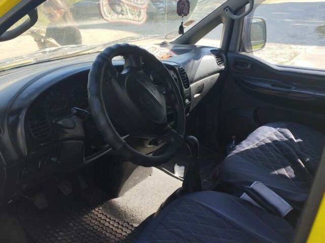 Жовтий Хендай Н 100, об'ємом двигуна 2.5 л та пробігом 362 тис. км за 4100 $, фото 7 на Automoto.ua