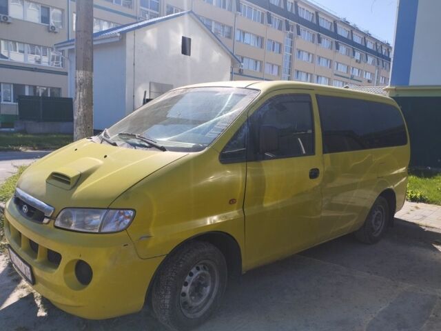 Жовтий Хендай Н 100, об'ємом двигуна 2.5 л та пробігом 362 тис. км за 4100 $, фото 2 на Automoto.ua