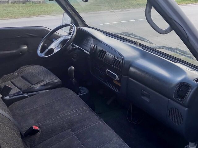 Серый Хендай Н 100, объемом двигателя 2.5 л и пробегом 380 тыс. км за 2100 $, фото 2 на Automoto.ua