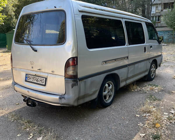 Серый Хендай Н 100, объемом двигателя 2.6 л и пробегом 111 тыс. км за 1700 $, фото 3 на Automoto.ua