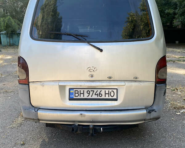 Серый Хендай Н 100, объемом двигателя 2.6 л и пробегом 111 тыс. км за 1700 $, фото 2 на Automoto.ua
