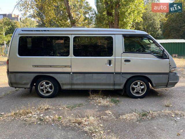 Серый Хендай Н 100, объемом двигателя 2.6 л и пробегом 111 тыс. км за 1700 $, фото 5 на Automoto.ua