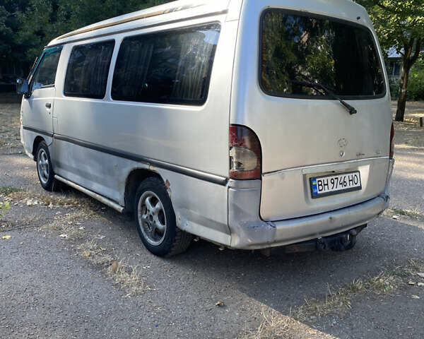 Серый Хендай Н 100, объемом двигателя 2.6 л и пробегом 111 тыс. км за 1700 $, фото 4 на Automoto.ua