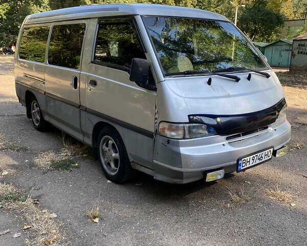 Серый Хендай Н 100, объемом двигателя 2.6 л и пробегом 111 тыс. км за 1700 $, фото 6 на Automoto.ua