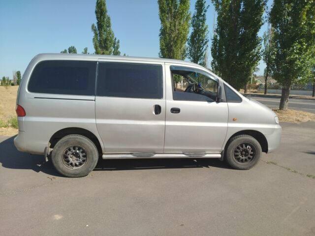 Серый Хендай Н 100, объемом двигателя 2.5 л и пробегом 480 тыс. км за 4000 $, фото 1 на Automoto.ua