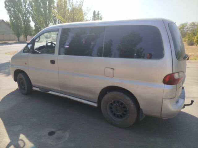 Серый Хендай Н 100, объемом двигателя 2.5 л и пробегом 480 тыс. км за 4000 $, фото 3 на Automoto.ua