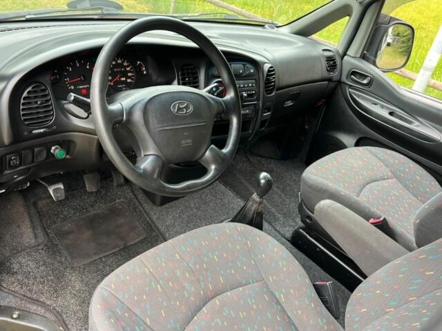 Серый Хендай Н 100, объемом двигателя 2.5 л и пробегом 187 тыс. км за 2300 $, фото 16 на Automoto.ua
