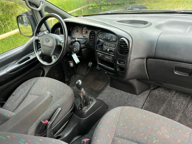 Серый Хендай Н 100, объемом двигателя 2.5 л и пробегом 187 тыс. км за 2300 $, фото 12 на Automoto.ua