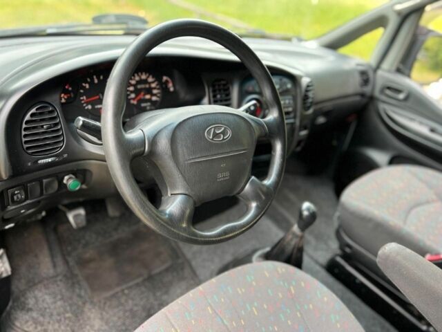 Серый Хендай Н 100, объемом двигателя 2.5 л и пробегом 187 тыс. км за 2300 $, фото 14 на Automoto.ua