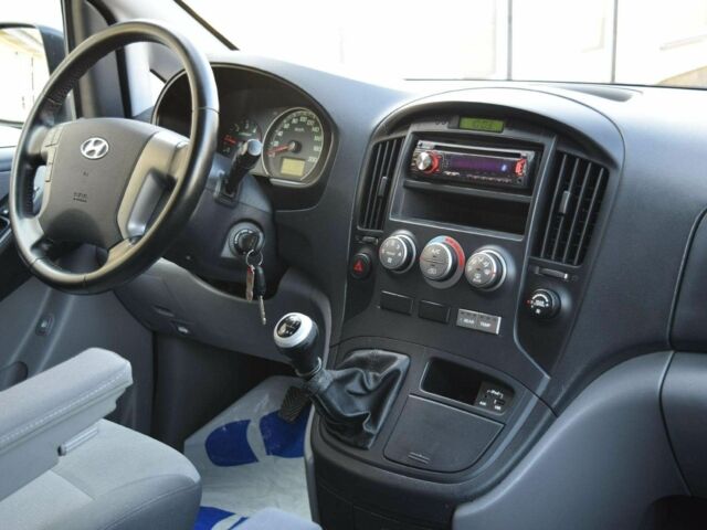 Серый Хендай Н 100, объемом двигателя 2.5 л и пробегом 194 тыс. км за 8900 $, фото 7 на Automoto.ua