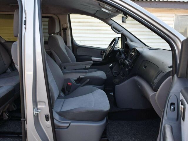 Серый Хендай Н 100, объемом двигателя 2.5 л и пробегом 194 тыс. км за 8900 $, фото 8 на Automoto.ua