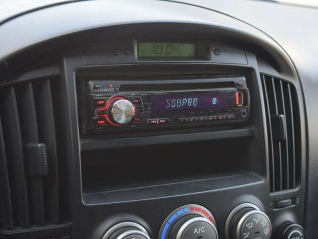 Серый Хендай Н 100, объемом двигателя 2.5 л и пробегом 194 тыс. км за 8900 $, фото 12 на Automoto.ua