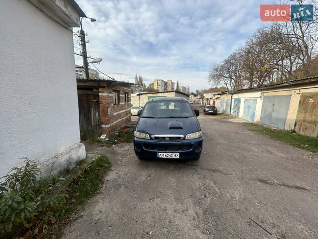 Синий Хендай Н 100, объемом двигателя 2.48 л и пробегом 361 тыс. км за 3000 $, фото 1 на Automoto.ua