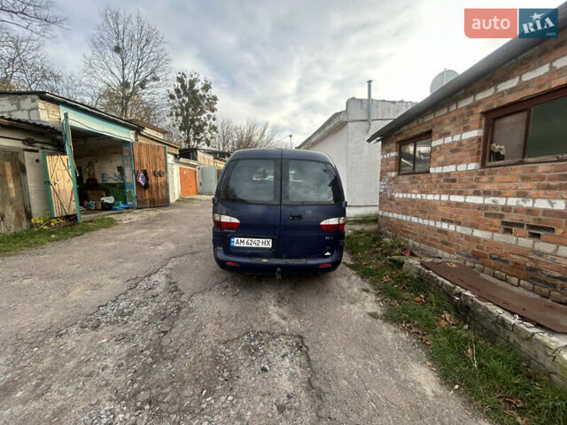 Синий Хендай Н 100, объемом двигателя 2.48 л и пробегом 361 тыс. км за 3000 $, фото 3 на Automoto.ua