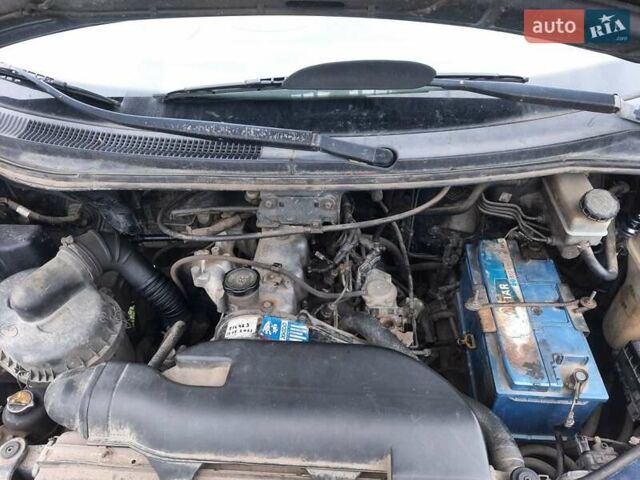 Синій Хендай Н 100, об'ємом двигуна 2.5 л та пробігом 256 тис. км за 3000 $, фото 4 на Automoto.ua
