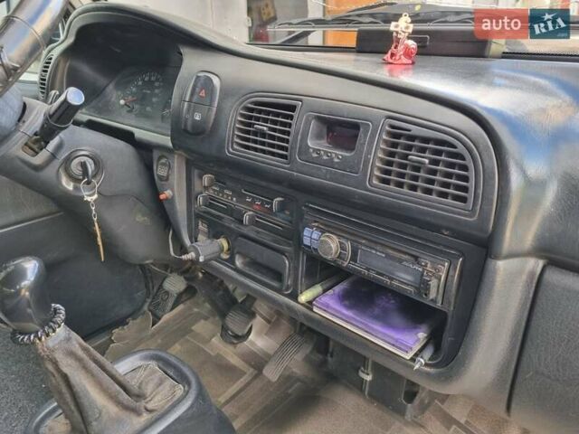 Синий Хендай Н 100, объемом двигателя 2.5 л и пробегом 300 тыс. км за 4000 $, фото 3 на Automoto.ua