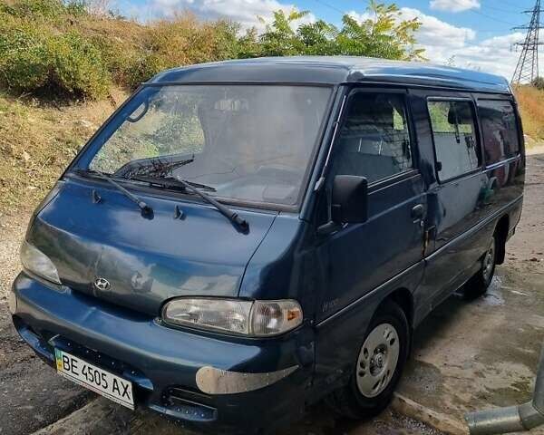 Синий Хендай Н 100, объемом двигателя 2.5 л и пробегом 300 тыс. км за 4000 $, фото 7 на Automoto.ua