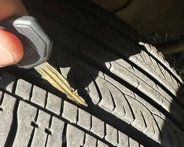 Зелений Хендай Н 100, об'ємом двигуна 2.35 л та пробігом 90 тис. км за 3500 $, фото 5 на Automoto.ua