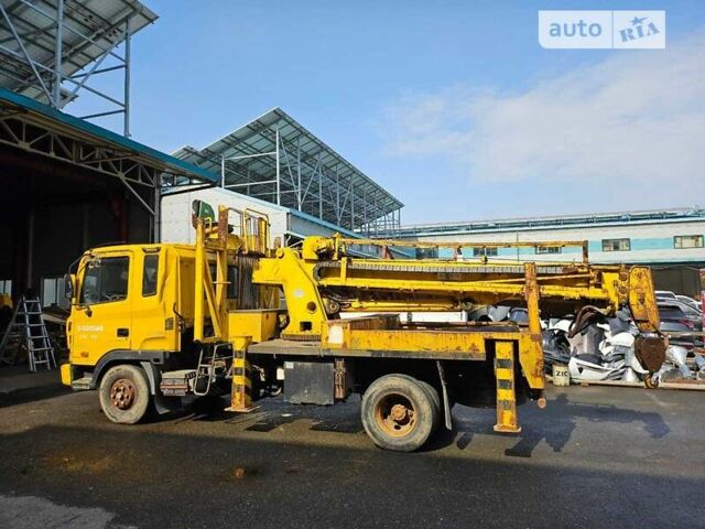 Желтый Хендай НД 120, объемом двигателя 6 л и пробегом 90 тыс. км за 40000 $, фото 1 на Automoto.ua