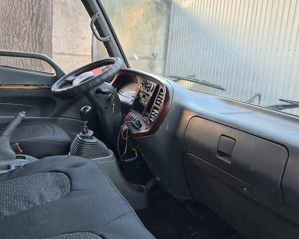 Белый Хендай НД 65, объемом двигателя 3.3 л и пробегом 215 тыс. км за 9500 $, фото 8 на Automoto.ua