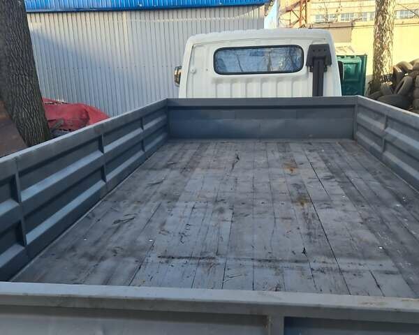 Белый Хендай НД 65, объемом двигателя 3.3 л и пробегом 215 тыс. км за 9500 $, фото 11 на Automoto.ua