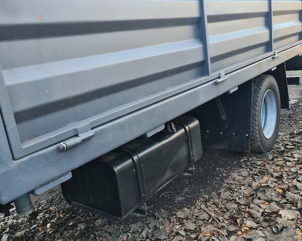 Белый Хендай НД 65, объемом двигателя 3.3 л и пробегом 215 тыс. км за 9500 $, фото 3 на Automoto.ua