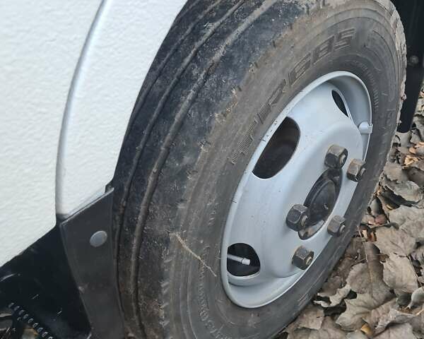 Белый Хендай НД 65, объемом двигателя 3.3 л и пробегом 215 тыс. км за 9500 $, фото 4 на Automoto.ua