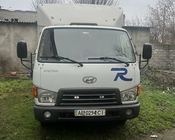 Белый Хендай НД 65, объемом двигателя 3.91 л и пробегом 180 тыс. км за 7850 $, фото 1 на Automoto.ua