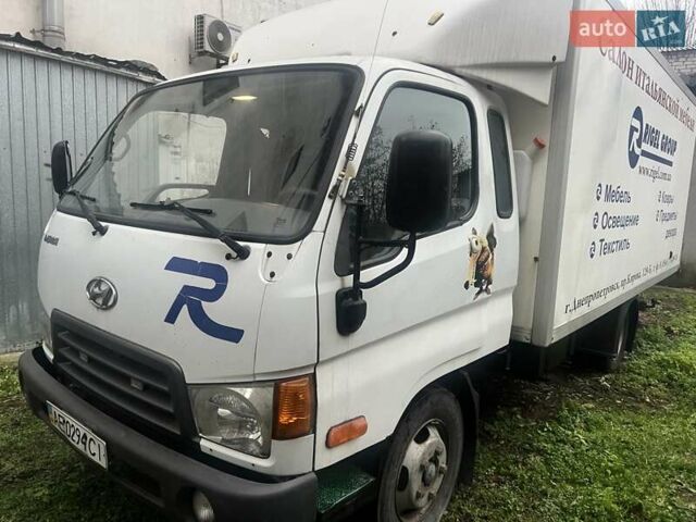 Белый Хендай НД 65, объемом двигателя 3.91 л и пробегом 180 тыс. км за 7850 $, фото 2 на Automoto.ua