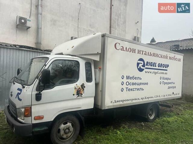 Белый Хендай НД 65, объемом двигателя 3.91 л и пробегом 180 тыс. км за 7850 $, фото 3 на Automoto.ua