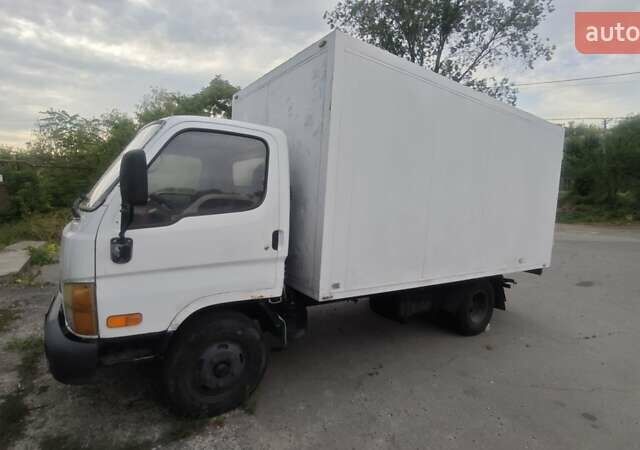 Белый Хендай НД 65, объемом двигателя 3.6 л и пробегом 250 тыс. км за 4800 $, фото 4 на Automoto.ua