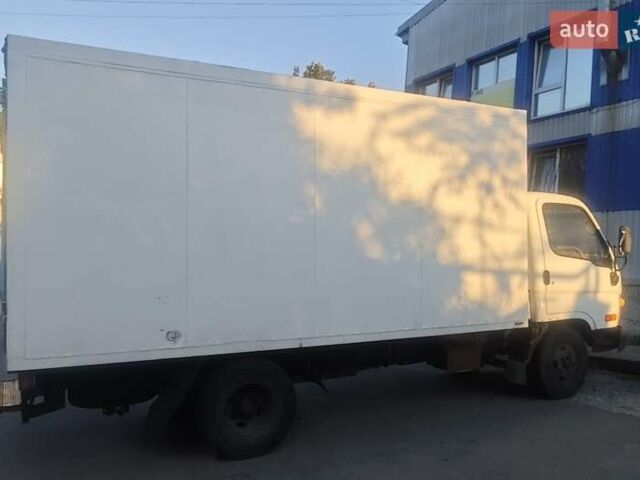 Белый Хендай НД 65, объемом двигателя 3.6 л и пробегом 250 тыс. км за 4800 $, фото 5 на Automoto.ua