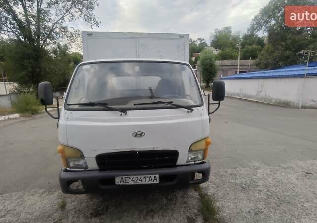 Белый Хендай НД 65, объемом двигателя 3.6 л и пробегом 250 тыс. км за 4800 $, фото 1 на Automoto.ua