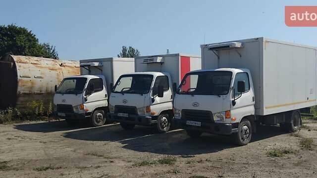 Белый Хендай НД 65, объемом двигателя 3.3 л и пробегом 350 тыс. км за 7700 $, фото 5 на Automoto.ua